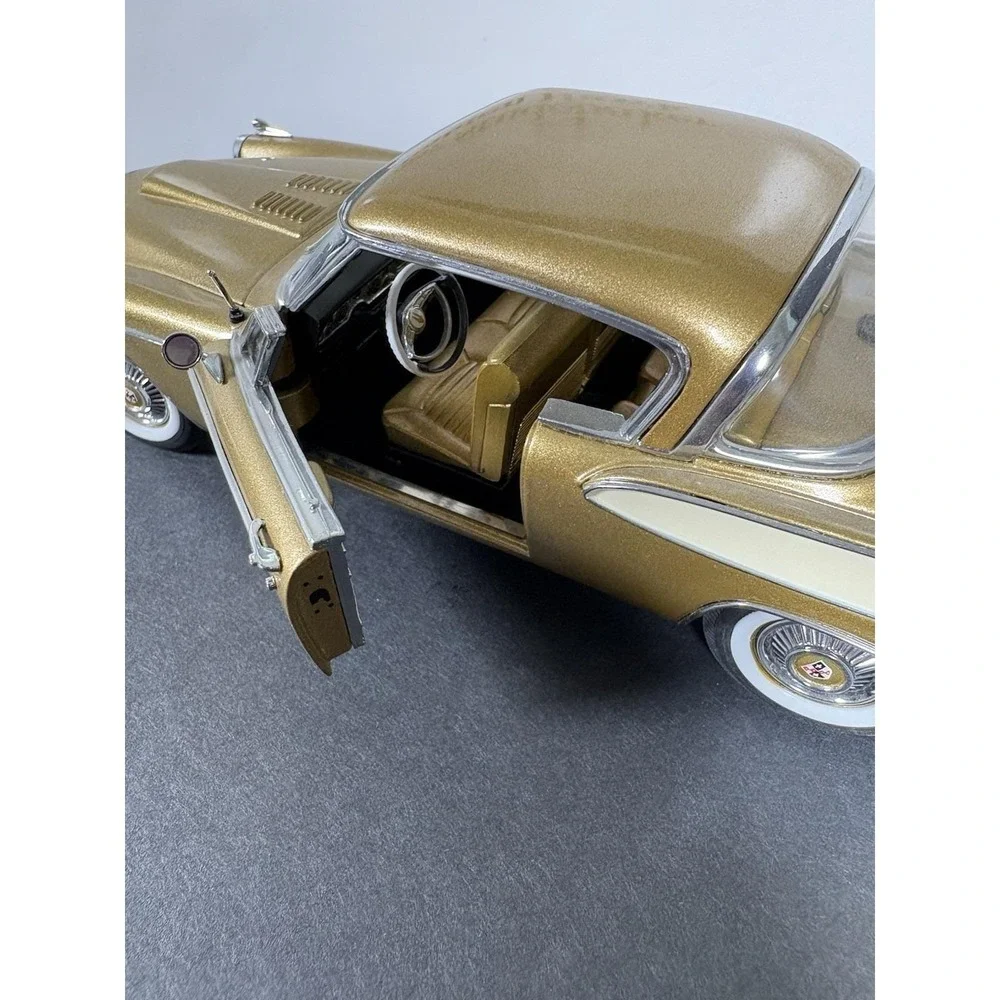 1957 Studebaker Golden Hawk Danbury Mint 1:24 Diecast Car Gold w/ Box